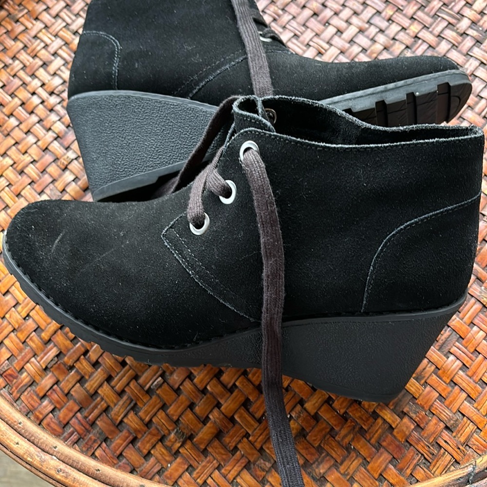 Bob’s from Skechers memory foam women’s boots size 8.5